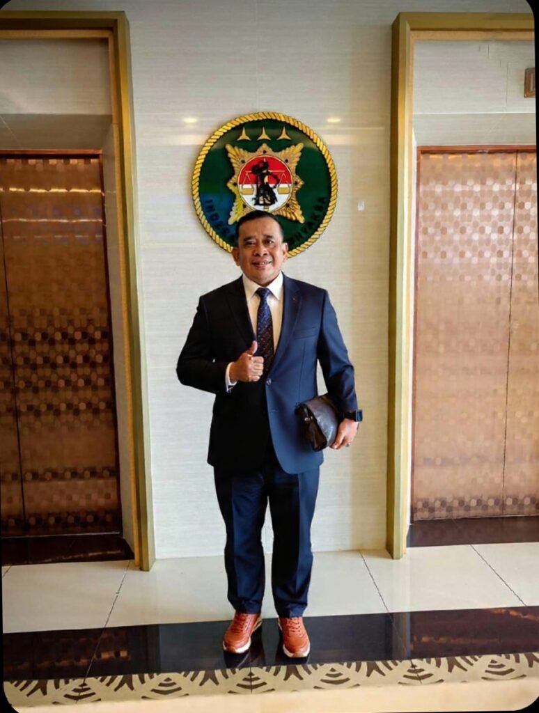 Portal Berita Indonesia dan Dunia Terkini Hari Ini, Update Harian Terbaru, Terlengkap, Tajam, Aktual dan Berimbang. Segel Dilanggar, Hukum Dipertanyakan: Rahmad Sukendar Semprot Keras Aparat di Kasus PT Gandasari Shipyard - Teropong Rakyat