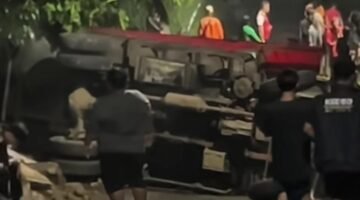 Truk Sawit Terguling di Jalan Manunggal, Akses Warga Sempat Lumpuh
