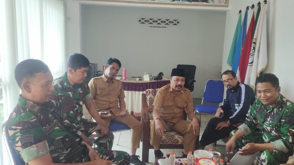 Portal Berita Indonesia dan Dunia Terkini Hari Ini, Update Harian Terbaru, Terlengkap, Tajam, Aktual dan Berimbang. Kodim 0818 Klarifikasi Isu Pembangunan KDKMP Desa Rejoyoso - Teropong Rakyat