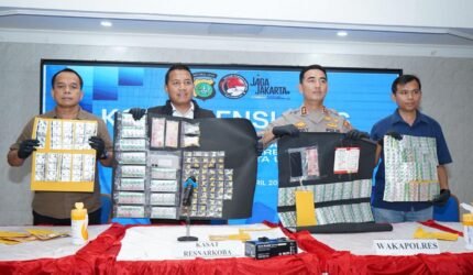 14.360 Butir Obat Berbahaya Disita, Polres Jakut Amankan 14 Tersangka - Teropong Rakyat