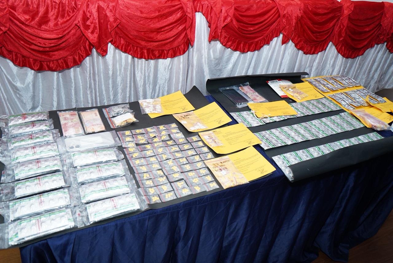 Portal Berita Indonesia dan Dunia Terkini Hari Ini, Update Harian Terbaru, Terlengkap, Tajam, Aktual dan Berimbang. 14.360 Butir Obat Berbahaya Disita, Polres Jakut Amankan 14 Tersangka - Teropong Rakyat