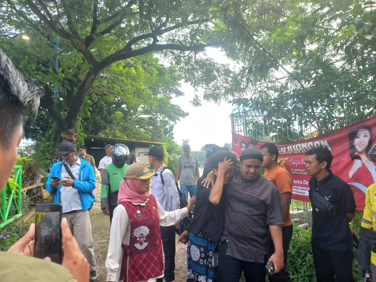Pemkot Jakbar Beri Santunan untuk Keluarga Bocah Tenggelam di Cengkareng Drain