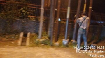 Diduga  Pemasangan Tiang Fiber Ilegal di Bogor