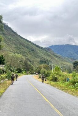 Patroli Humanis di Puncak Jaya: Satgas Damai Cartenz Bangun Kepercayaan Warga dari Kampung ke Kampung