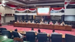 Portal Berita Indonesia dan Dunia Terkini Hari Ini, Update Harian Terbaru, Terlengkap, Tajam, Aktual dan Berimbang. Paguyuban Pedagang Daging "Desak" Pemerintah Ambil Sikap Tegas Terkait Tata Niaga Daging Di Kota Pasuruan - Teropong Rakyat