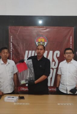 Keberhasilan Satresnarkoba Polres Batu, Ungkap Kasus Peredaran Narkoba Jenis Pil Ekstasi 40 Butir Patut Diacungi Jempol