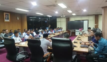 Audensi Buruh Di DPRD Riau Diwarnai Duka, FSPMI Tekan 6 Tuntutan - Teropong Rakyat