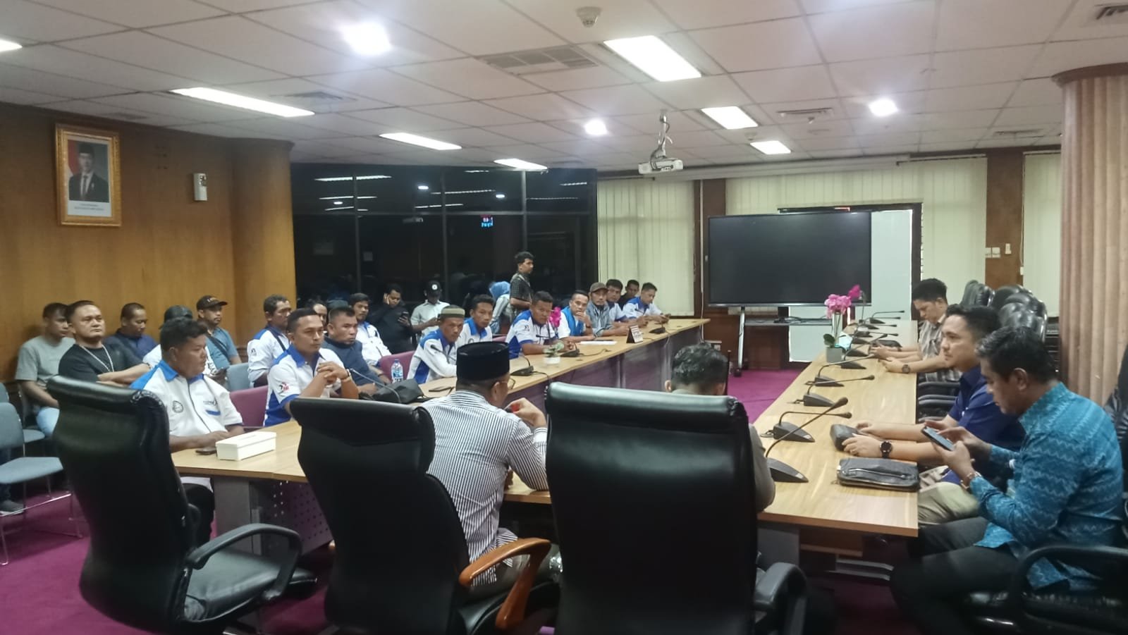 Audensi Buruh Di DPRD Riau Diwarnai Duka, FSPMI Tekan 6 Tuntutan