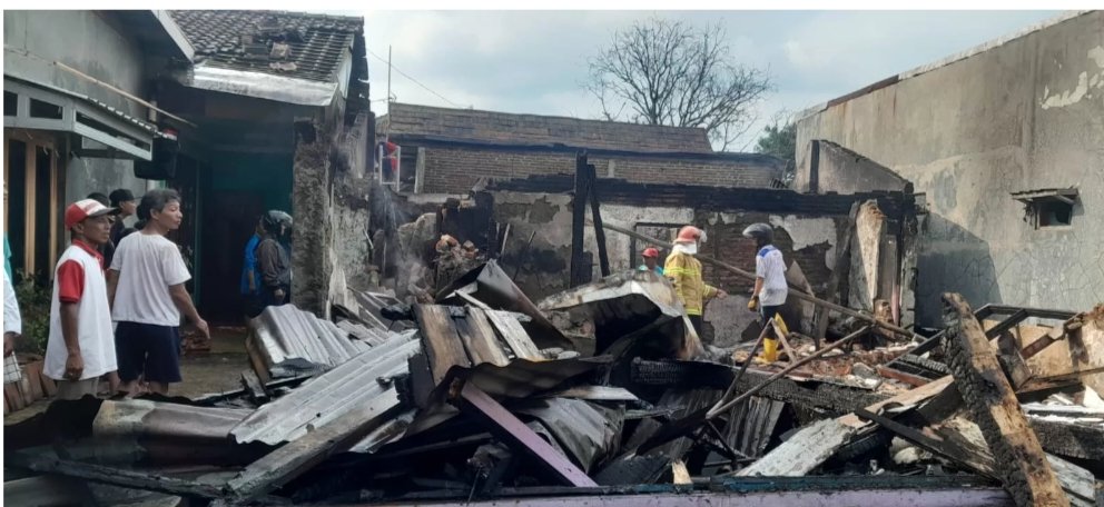 Kebakaran Rumah di Randudongkal Pemalang, Diduga Akibat Korsleting Listrik - Teropong Rakyat