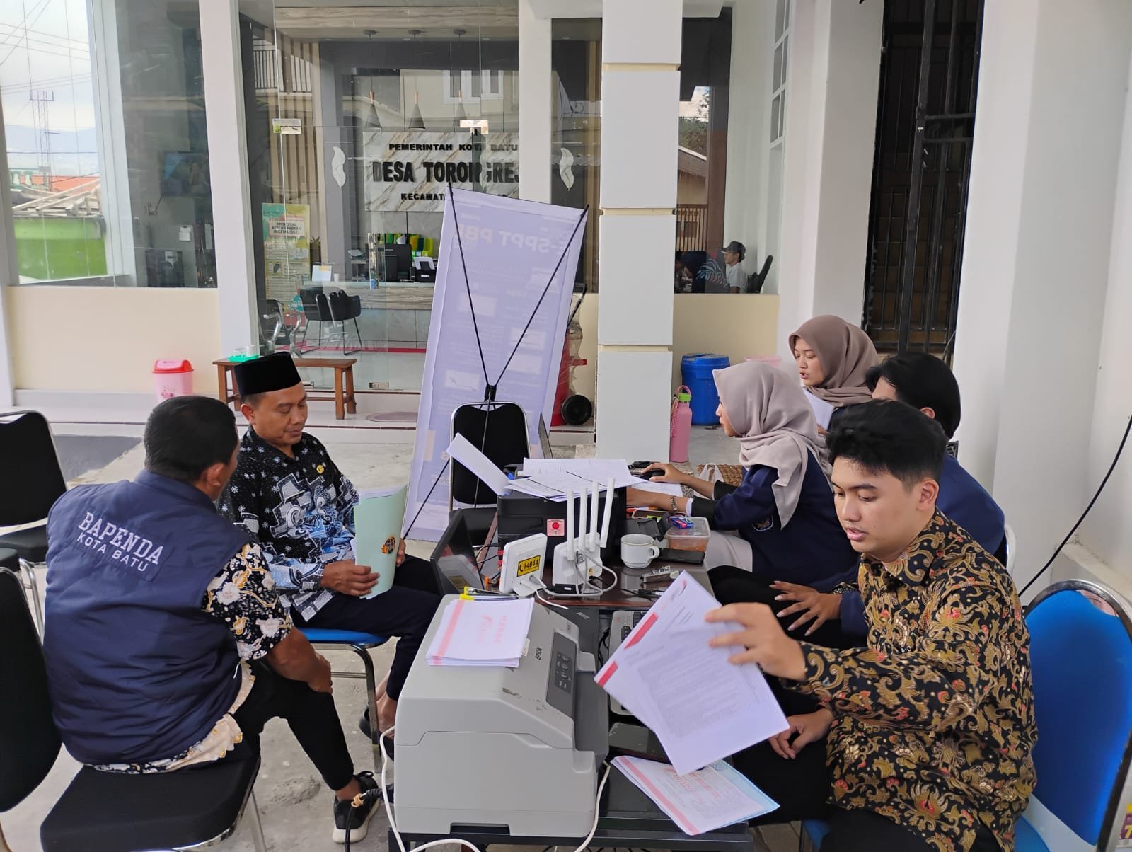 Bapenda Kota Batu Jemput Bola Lakukan Pelayanan Pembayaran PBB ke Desa dan Kelurahan, Kades Torongrejo Apresiasi Ucapkan Terima Kasih