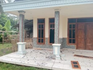 Rumah Warga di Bantur Dilempar Bom Molotov Oleh Orang Tak di Kenal,Kerugian Capai Rp50 Juta - Teropong Rakyat