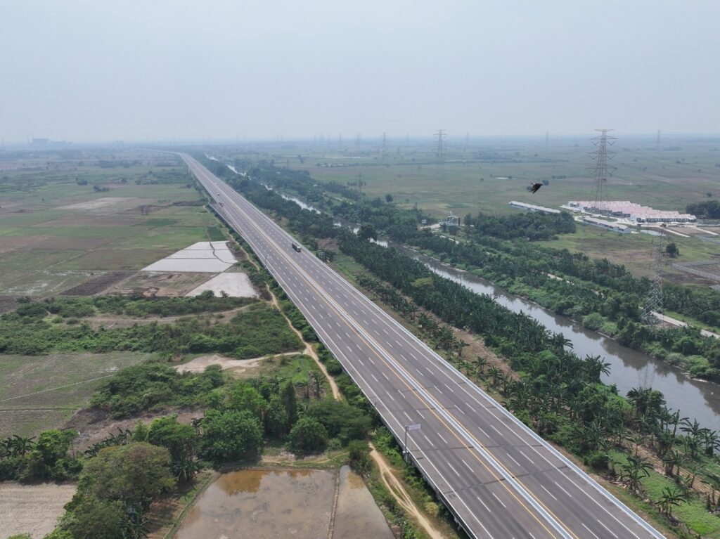 CTP Tollways Dukung Pembersihan Sungai CBL, Pastikan Struktur Jalan Tol Tetap Aman - Teropong Rakyat