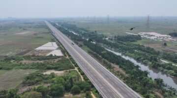 CTP Tollways Dukung Pembersihan Sungai CBL, Pastikan Struktur Jalan Tol Tetap Aman