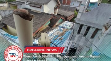Tiang Patah Dibiarkan Menggantung, Ancam Nyawa Warga Marunda