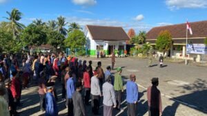 Semangat Hardiknas 2026, SDN 1 Bantur Gelar Upacara Bersama Sekolah Se-Kelompok Tengah - Teropong Rakyat