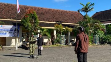 Semangat Hardiknas 2026, SDN 1 Bantur Gelar Upacara Bersama Sekolah Se-Kelompok Tengah