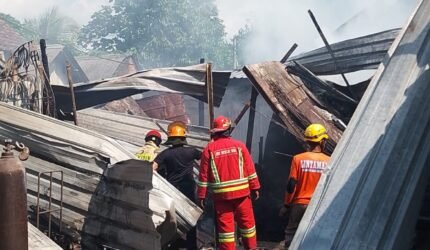 Gudang Rongsokan di Turen Ludes Dilalap Api, Diduga Korsleting Listrik - Teropong Rakyat