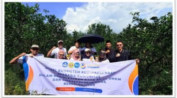 Dosen Manajemen FEB UPN “Veteran” Jawa Timur Dorong Produktivitas Panen Jeruk di Desa Gadingkulon