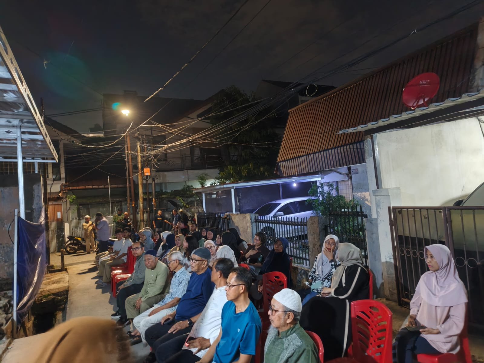 Portal Berita Indonesia dan Dunia Terkini Hari Ini, Update Harian Terbaru, Terlengkap, Tajam, Aktual dan Berimbang. Warga Sukapura Tolak Pembangunan Dapur MBG di Tengah Permukiman, Hasil Voting Menangkan Penolakan - Teropong Rakyat