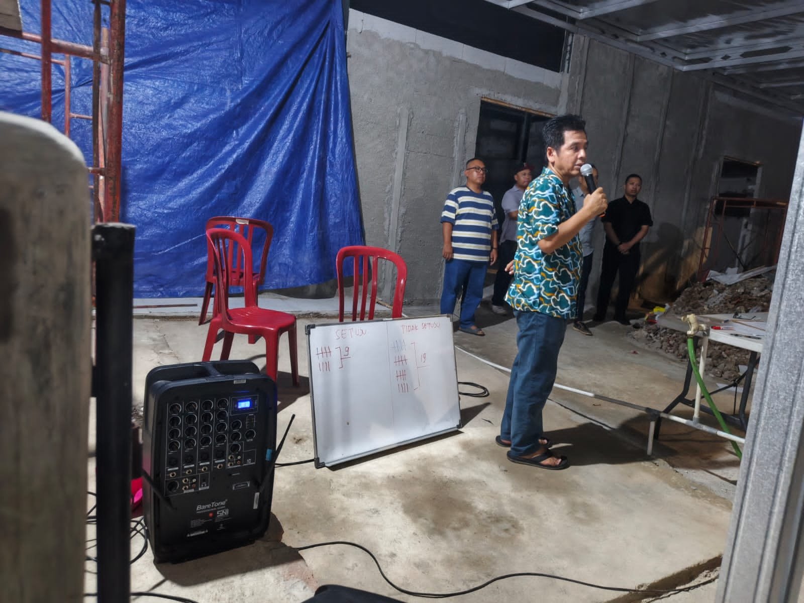 Portal Berita Indonesia dan Dunia Terkini Hari Ini, Update Harian Terbaru, Terlengkap, Tajam, Aktual dan Berimbang. Warga Sukapura Tolak Pembangunan Dapur MBG di Tengah Permukiman, Hasil Voting Menangkan Penolakan - Teropong Rakyat
