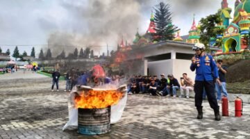Damkarmat Kota Batu Gelar Pelatihan Penanggulangan dan Pencegahan Bahaya Kebakaran di Mikutopia, Manajemen Sambut Baik dan Apresiasi, Wisatawan Merasa Aman