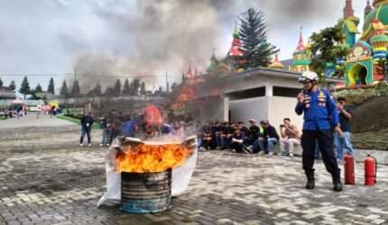 Damkarmat Kota Batu Gelar Pelatihan Penanggulangan dan Pencegahan Bahaya Kebakaran di Mikutopia, Manajemen Sambut Baik dan Apresiasi, Wisatawan Merasa Aman - Teropong Rakyat