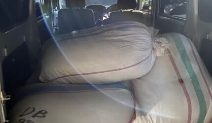 Bea Cukai Malang Gagalkan Pengiriman Tembakau Iris Ilegal di Jalur Tol Malang-Pandaan - Teropong Rakyat