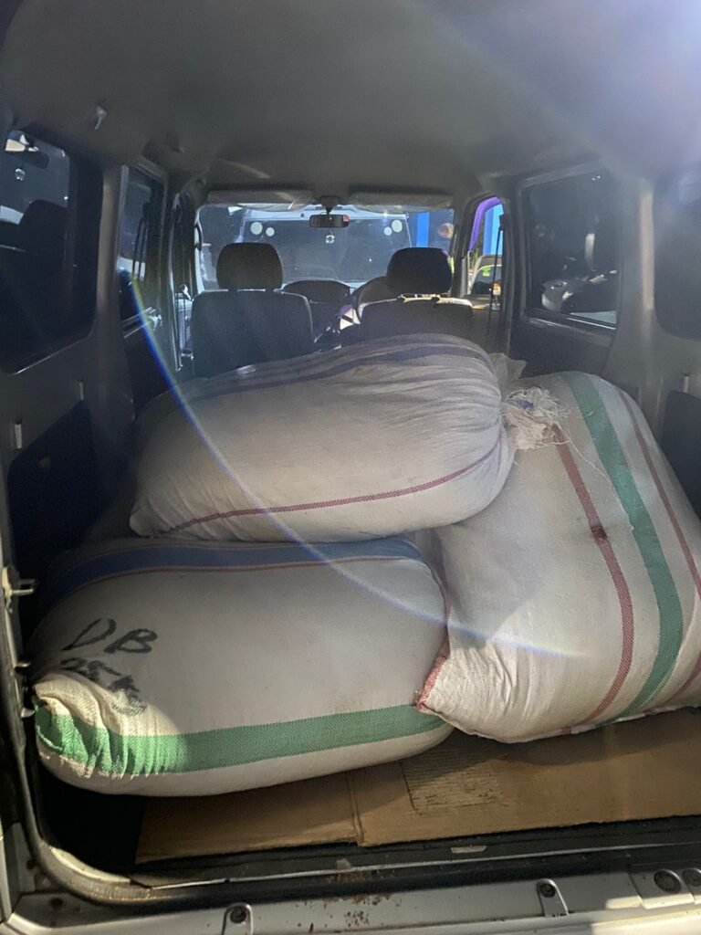 Bea Cukai Malang Gagalkan Pengiriman Tembakau Iris Ilegal di Jalur Tol Malang-Pandaan - Teropong Rakyat