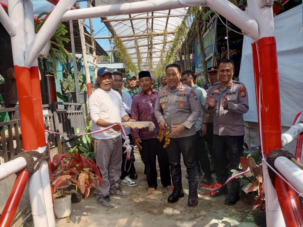 Portal Berita Indonesia dan Dunia Terkini Hari Ini, Update Harian Terbaru, Terlengkap, Tajam, Aktual dan Berimbang. Polres Batu Resmikan Jembatan Merah Putih Presisi, Akses Warga Kini Lebih Nyaman - Teropong Rakyat