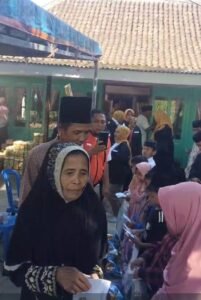 Portal Berita Indonesia dan Dunia Terkini Hari Ini, Update Harian Terbaru, Terlengkap, Tajam, Aktual dan Berimbang. Sholawatan dan Santunan Anak Yatim di Bantur , Koramil 0818 /12 Hadir Berikan Dukungan - Teropong Rakyat