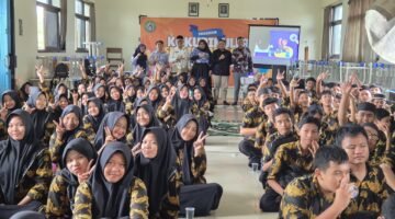 Belajar Disiplin di Era Digital, Siswa SMK Islamic Qon GKB Gresik Dapat Pembekalan Khusus