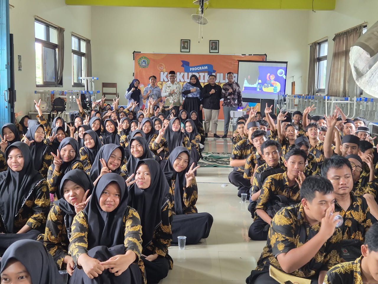 Belajar Disiplin di Era Digital, Siswa SMK Islamic Qon GKB Gresik Dapat Pembekalan Khusus