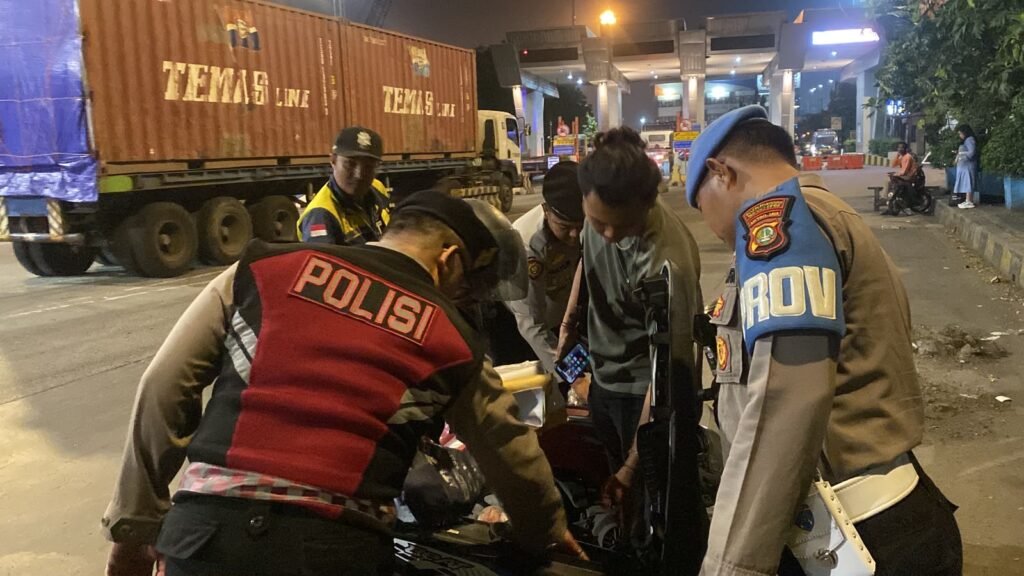 Polres Pelabuhan Tanjung Priok Gelar Patroli Cipta Kondisi, Antisipasi Begal dan Kriminalitas di Kawasan Pelabuhan - Teropong Rakyat