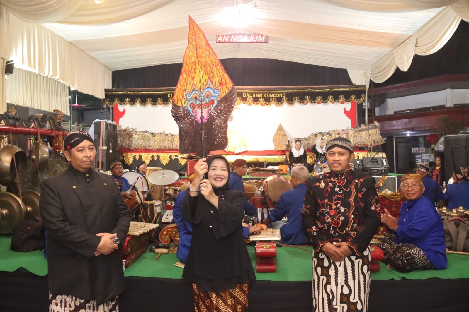 Wabup Malang: Kemajuan Tak Boleh Menghilangkan Akar Budaya,Wayang Kulit Meriahkan 12 Suro Gunung Kawi