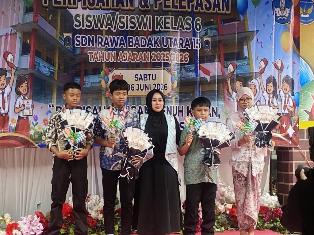 Portal Berita Indonesia dan Dunia Terkini Hari Ini, Update Harian Terbaru, Terlengkap, Tajam, Aktual dan Berimbang. SDN Rawa Badak Utara 15 Gelar Perpisahan dan Pelepasan Siswa Kelas VI, Siswa Berprestasi Raih Penghargaan - Teropong Rakyat