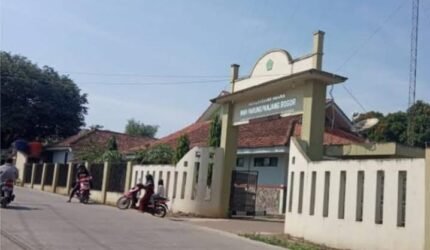 Diduga Ada Pungutan SPP dan Uang Pembangunan, Kepala MAN 5 Bogor Belum Berikan Klarifikasi - Teropong Rakyat