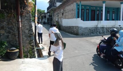 Bau Amonia dan Metan Limbah Kotoran Sapi Dikeluhkan Warga Desa Tlekung Kota Batu, Kharisma: Ibu Saya Sakit jadi Terganggu - Teropong Rakyat