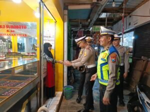 Portal Berita Indonesia dan Dunia Terkini Hari Ini, Update Harian Terbaru, Terlengkap, Tajam, Aktual dan Berimbang. 15 Taruna Akpol Jalani Latja di Polres Malang, Asah Kemampuan Teknis dan Kepemimpinan - Teropong Rakyat