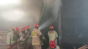 Api Melalap Oven Kayu PT Alam Rayu Utama, Damkar Malang Turunkan 4 Unit Pemadam