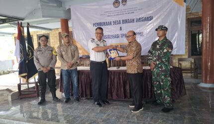 Desa Bantur Resmi Jadi Desa Binaan Imigrasi, Warga Dibekali Pencegahan TPPO dan Migrasi Ilegal - Teropong Rakyat