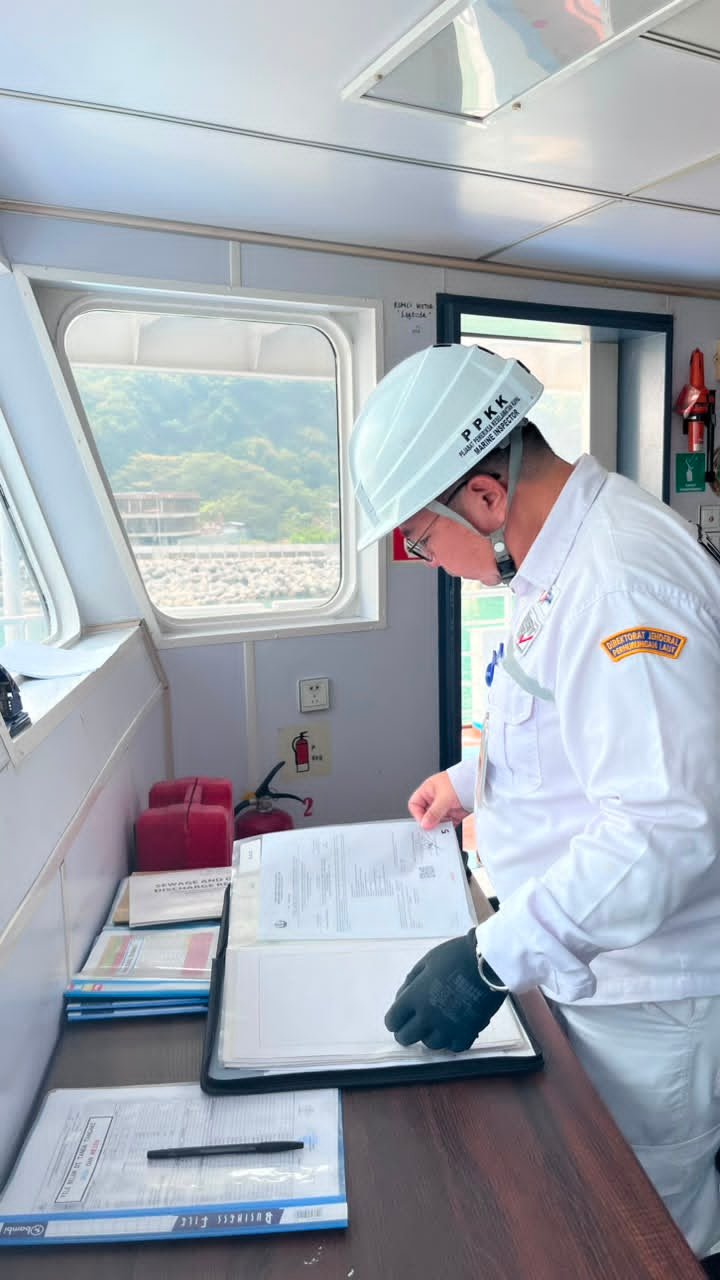 Portal Berita Indonesia dan Dunia Terkini Hari Ini, Update Harian Terbaru, Terlengkap, Tajam, Aktual dan Berimbang. Jelang Puncak Perjalanan Libur Sekolah, Kapal Penumpang di Merak Diperiksa Ketat - Teropong Rakyat