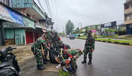 Semangat Gotong Royong, Kodim 1710/Mimika Bersihkan Lingkungan Bersama Masyarakat - Teropong Rakyat