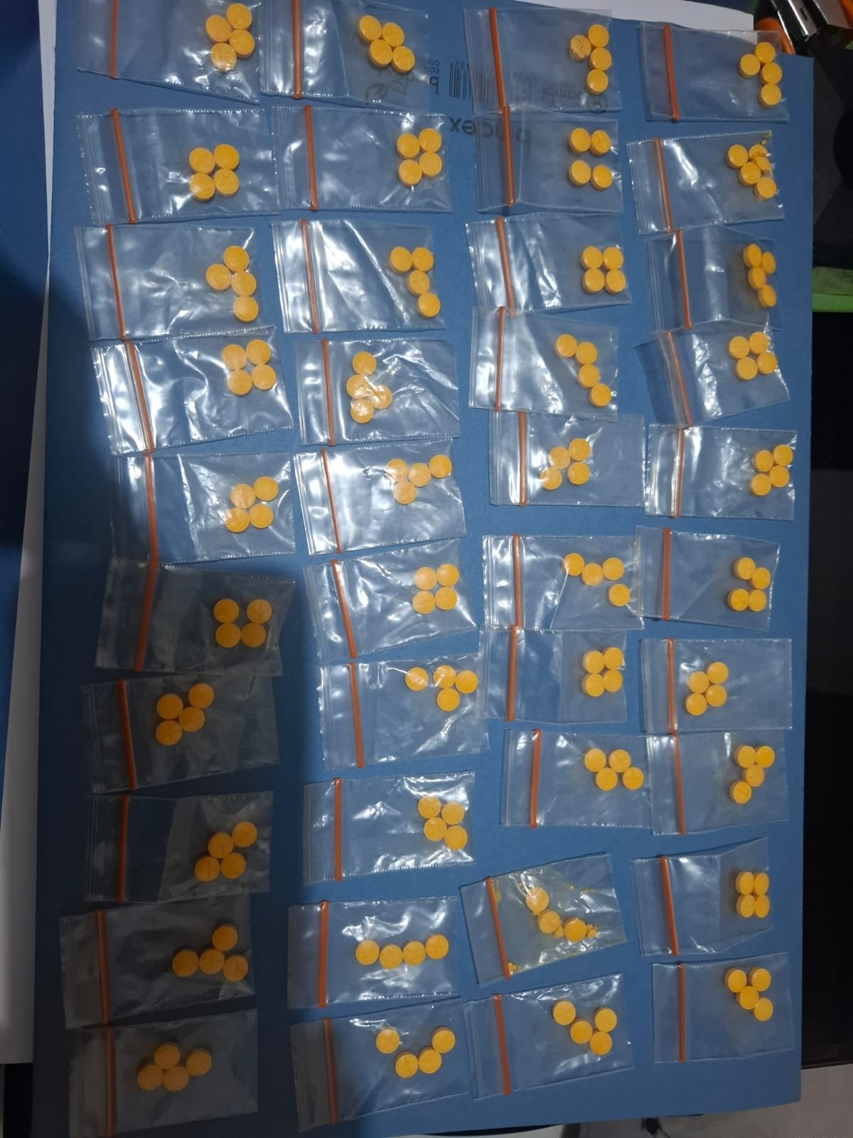 Portal Berita Indonesia dan Dunia Terkini Hari Ini, Update Harian Terbaru, Terlengkap, Tajam, Aktual dan Berimbang. Polsek Kelapa Dua Amankan Terduga Penjual Obat Daftar G di Bojong Nangka, Ratusan Butir Obat Disita - Teropong Rakyat