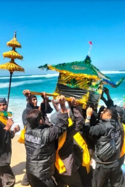 Larung Sesaji 1 Suro di Pantai Balekambang, Tradisi Leluhur yang Terus Dijaga Masyarakat Bantur