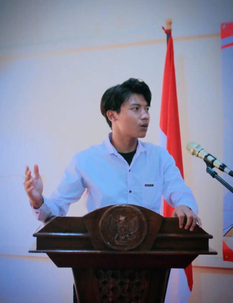 Portal Berita Indonesia dan Dunia Terkini Hari Ini, Update Harian Terbaru, Terlengkap, Tajam, Aktual dan Berimbang. Mahasiswa Hukum Unmer Pasuruan Soroti Vonis Kasus Kayu Ilegal di Situbondo - Teropong Rakyat