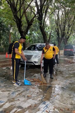 Jasri Kurve Dan Penanaman Pohon Dalam Rangka Gerakan Indonesia Asri Sambut Hari Bhayangkara Ke-80