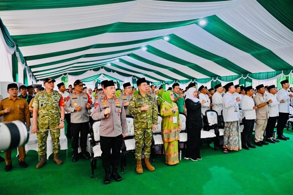 Portal Berita Indonesia dan Dunia Terkini Hari Ini, Update Harian Terbaru, Terlengkap, Tajam, Aktual dan Berimbang. Panglima TNI Dampingi Presiden Prabowo Tutup Munas Alim Ulama dan Konbes NU 2026 di Bangkalan - Teropong Rakyat