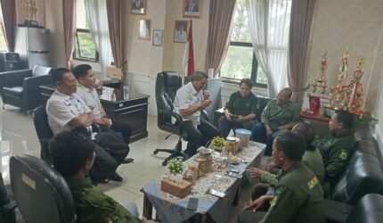 Ketua Umum LPLHK Kunjungi Kantor Camat Cikarang Selatan, Bahas Program Penanaman Sejuta Pohon - Teropong Rakyat