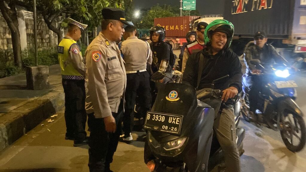 Portal Berita Indonesia dan Dunia Terkini Hari Ini, Update Harian Terbaru, Terlengkap, Tajam, Aktual dan Berimbang. Patroli Jaga Jakarta On The Spot, Polres Priok, Intensifkan Antisipasi Gangguan Kamtibmas di Kawasan Pelabuhan - Teropong Rakyat