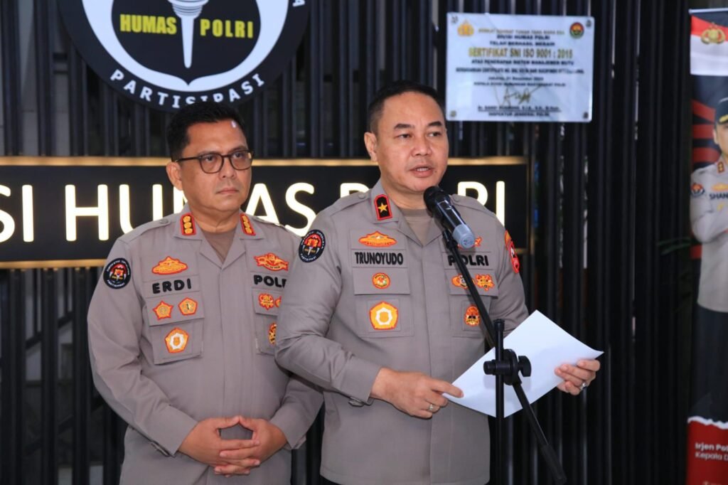 Portal Berita Indonesia dan Dunia Terkini Hari Ini, Update Harian Terbaru, Terlengkap, Tajam, Aktual dan Berimbang. Polri Mutasi 1.121 Personel, Perkuat Organisasi hingga Daerah - Teropong Rakyat